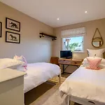 Holiday home 2 Bed In Leyburn Oc-91102 *